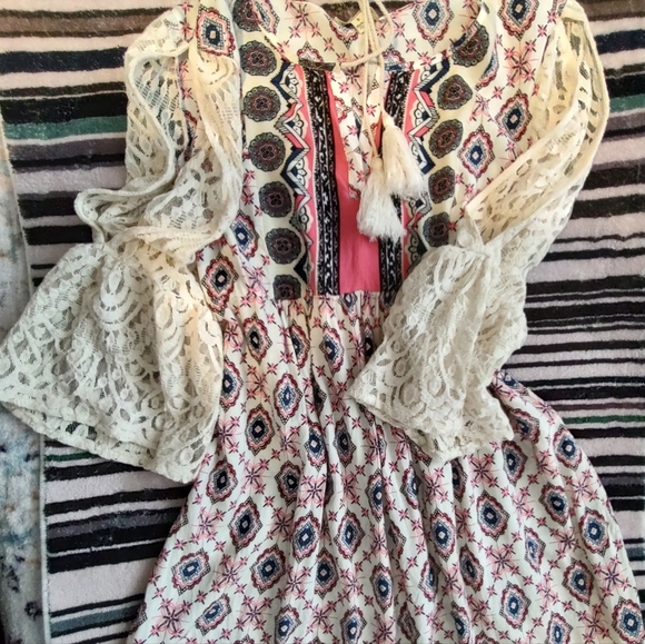 Boho style short dress. Size Small. - Picture 9 of 9